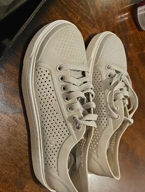 CROCS Women's Perforated Lace-Up Sneakers - Light Taupe